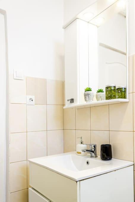 Cosy Nest M&N Condos Bucureşti Ngoại thất bức ảnh
